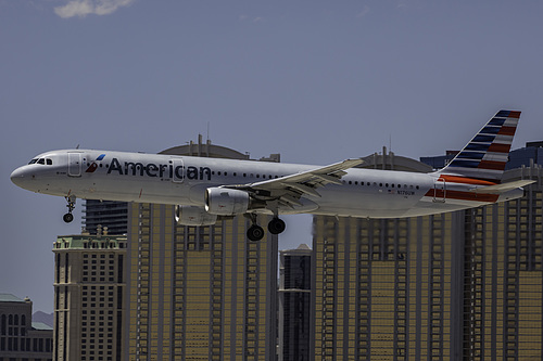 American Airlines Airbus A321-200 N176UW at McCarran International Airport (KLAS/LAS)
