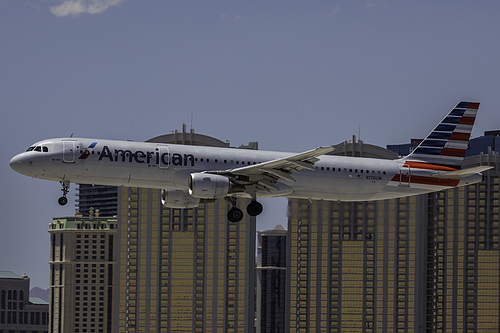 American Airlines Airbus A321-200 N176UW at McCarran International Airport (KLAS/LAS) American Airlines Airbus A321-200 N176UW at McCarran International Airport (KLAS/LAS)