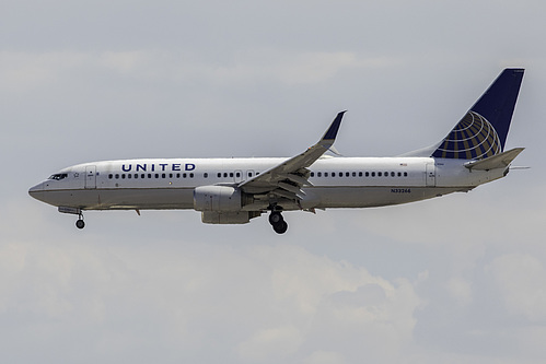 United Airlines Boeing 737-800 N33266 at McCarran International Airport (KLAS/LAS)