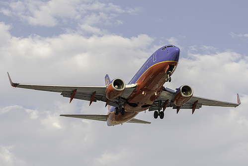 Southwest Airlines Boeing 737-700 N483WN at McCarran International Airport (KLAS/LAS)