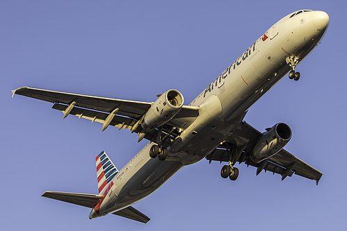 American Airlines Airbus A321-200 N551UW at McCarran International Airport (KLAS/LAS)