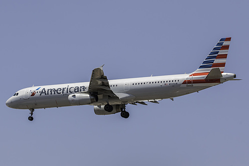 American Airlines Airbus A321-200 N559UW at McCarran International Airport (KLAS/LAS) American Airlines Airbus A321-200 N559UW at McCarran International Airport (KLAS/LAS)
