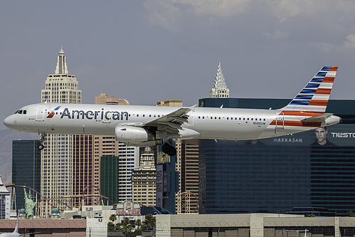 American Airlines Airbus A321-200 N580UW at McCarran International Airport (KLAS/LAS)