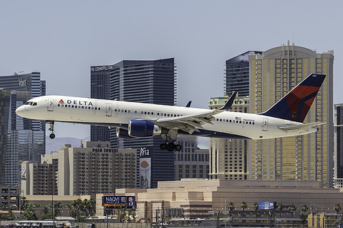 Delta Air Lines Boeing 757-200 N685DA at McCarran International Airport (KLAS/LAS) Delta Air Lines Boeing 757-200 N685DA at McCarran International Airport (KLAS/LAS)