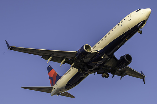 Delta Air Lines Boeing 737-900ER N869DN at McCarran International Airport (KLAS/LAS) Delta Air Lines Boeing 737-900ER N869DN at McCarran International Airport (KLAS/LAS)