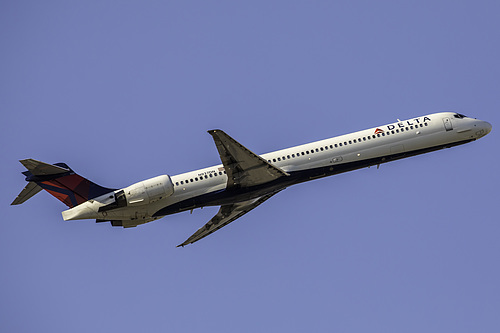 Delta Air Lines McDonnell Douglas MD-90-30 N937DN at McCarran International Airport (KLAS/LAS) Delta Air Lines McDonnell Douglas MD-90-30 N937DN at McCarran International Airport (KLAS/LAS)