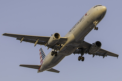 American Airlines Airbus A321-200 N982VJ at McCarran International Airport (KLAS/LAS)