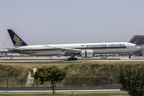 Singapore Airlines Boeing 777-300ER 9V-SWD at Los Angeles International Airport (KLAX/LAX)