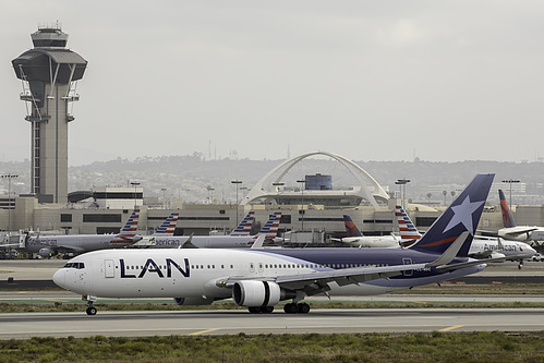 LATAM Chile Boeing 767-300ER CC-BDC at Los Angeles International Airport (KLAX/LAX)
