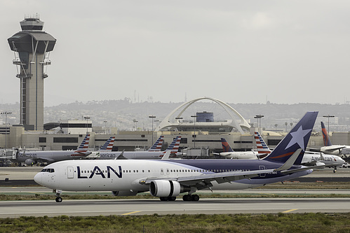 LATAM Chile Boeing 767-300ER CC-BDC at Los Angeles International Airport (KLAX/LAX) LATAM Chile Boeing 767-300ER CC-BDC at Los Angeles International Airport (KLAX/LAX)