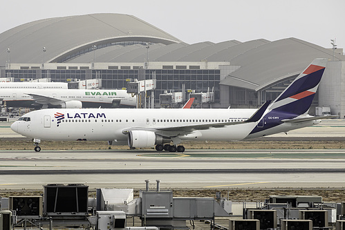 LATAM Chile Boeing 767-300ER CC-CWV at Los Angeles International Airport (KLAX/LAX)