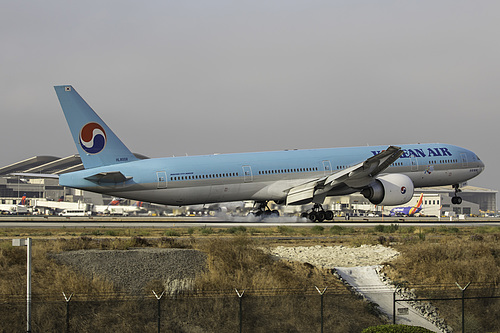 Korean Air Boeing 777-300ER HL8008 at Los Angeles International Airport (KLAX/LAX) Korean Air Boeing 777-300ER HL8008 at Los Angeles International Airport (KLAX/LAX)
