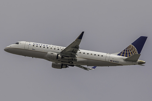 SkyWest Airlines Embraer ERJ-175 N116SY at Los Angeles International Airport (KLAX/LAX)