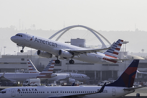 American Airlines Airbus A321-200 N121AN at Los Angeles International Airport (KLAX/LAX) American Airlines Airbus A321-200 N121AN at Los Angeles International Airport (KLAX/LAX)