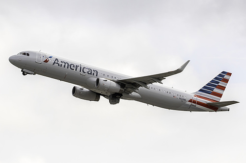 American Airlines Airbus A321-200 N122NN at Los Angeles International Airport (KLAX/LAX)