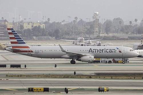 American Airlines Airbus A321-200 N122NN at Los Angeles International Airport (KLAX/LAX)