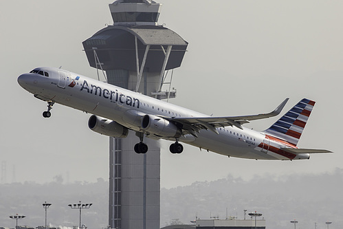 American Airlines Airbus A321-200 N125AA at Los Angeles International Airport (KLAX/LAX) American Airlines Airbus A321-200 N125AA at Los Angeles International Airport (KLAX/LAX)
