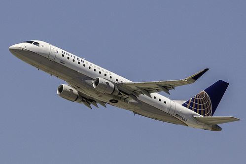 SkyWest Airlines Embraer ERJ-175 N132SY at Los Angeles International Airport (KLAX/LAX)