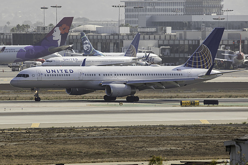 United Airlines Boeing 757-200 N14118 at Los Angeles International Airport (KLAX/LAX)