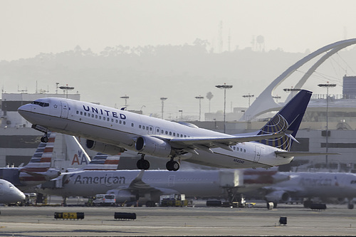 United Airlines Boeing 737-800 N14240 at Los Angeles International Airport (KLAX/LAX)