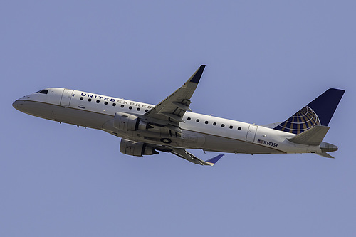 SkyWest Airlines Embraer ERJ-175 N143SY at Los Angeles International Airport (KLAX/LAX)