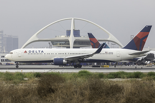 Delta Air Lines Boeing 767-300ER N180DN at Los Angeles International Airport (KLAX/LAX)