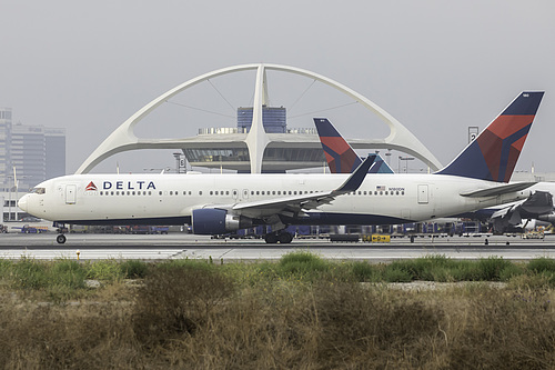 Delta Air Lines Boeing 767-300ER N180DN at Los Angeles International Airport (KLAX/LAX) Delta Air Lines Boeing 767-300ER N180DN at Los Angeles International Airport (KLAX/LAX)