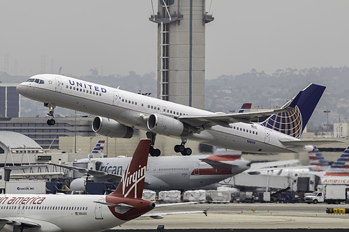 United Airlines Boeing 757-200 N18119 at Los Angeles International Airport (KLAX/LAX) United Airlines Boeing 757-200 N18119 at Los Angeles International Airport (KLAX/LAX)