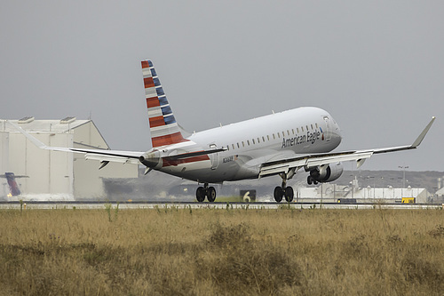 Compass Airlines Embraer ERJ-175 N206NN at Los Angeles International Airport (KLAX/LAX)