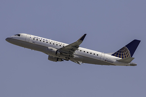 SkyWest Airlines Embraer ERJ-175 N209SY at Los Angeles International Airport (KLAX/LAX) SkyWest Airlines Embraer ERJ-175 N209SY at Los Angeles International Airport (KLAX/LAX)