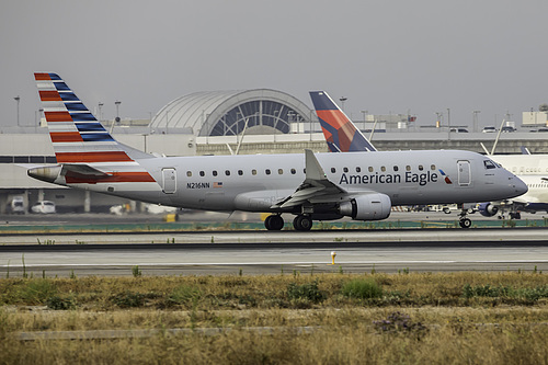 Compass Airlines Embraer ERJ-175 N216NN at Los Angeles International Airport (KLAX/LAX)