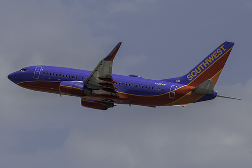 Southwest Airlines Boeing 737-700 N237WN at Los Angeles International Airport (KLAX/LAX)