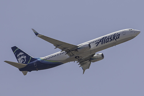 Alaska Airlines Boeing 737-900ER N266AK at Los Angeles International Airport (KLAX/LAX)