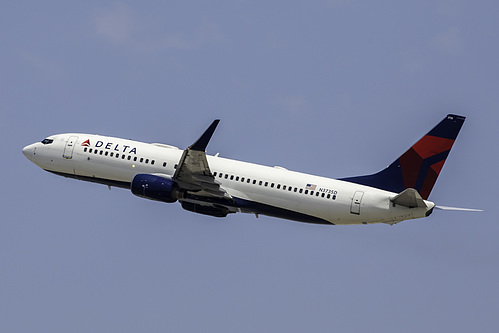 Delta Air Lines Boeing 737-800 N3735D at Los Angeles International Airport (KLAX/LAX)