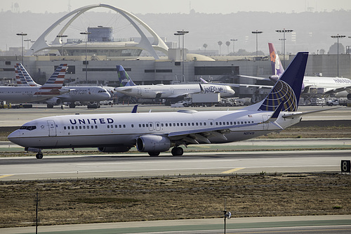 United Airlines Boeing 737-900ER N37413 at Los Angeles International Airport (KLAX/LAX)