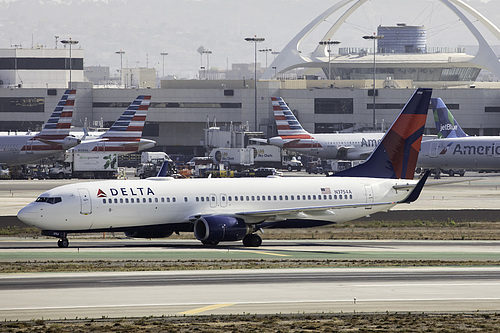 Delta Air Lines Boeing 737-800 N3754A at Los Angeles International Airport (KLAX/LAX)