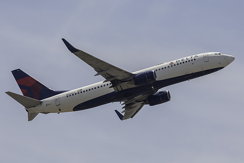 Delta Air Lines Boeing 737-800 N3762Y at Los Angeles International Airport (KLAX/LAX)