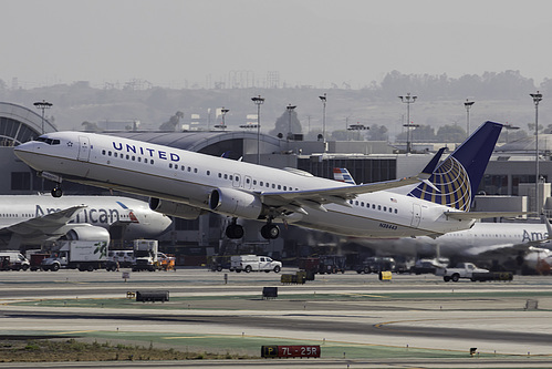 United Airlines Boeing 737-900ER N38443 at Los Angeles International Airport (KLAX/LAX)