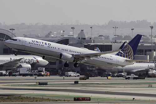 United Airlines Boeing 737-900ER N38443 at Los Angeles International Airport (KLAX/LAX) United Airlines Boeing 737-900ER N38443 at Los Angeles International Airport (KLAX/LAX)