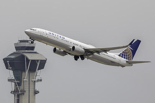 United Airlines Boeing 737-900ER N38454 at Los Angeles International Airport (KLAX/LAX)