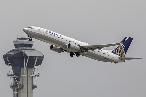 United Airlines Boeing 737-900ER N38454 at Los Angeles International Airport (KLAX/LAX) United Airlines Boeing 737-900ER N38454 at Los Angeles International Airport (KLAX/LAX)