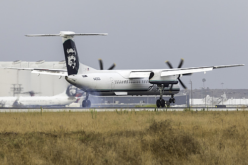 Horizon Air DHC Dash-8-400 N406QX at Los Angeles International Airport (KLAX/LAX)