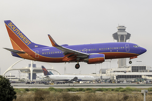 Southwest Airlines Boeing 737-700 N450WN at Los Angeles International Airport (KLAX/LAX) Southwest Airlines Boeing 737-700 N450WN at Los Angeles International Airport (KLAX/LAX)