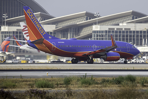 Southwest Airlines Boeing 737-700 N450WN at Los Angeles International Airport (KLAX/LAX) Southwest Airlines Boeing 737-700 N450WN at Los Angeles International Airport (KLAX/LAX)