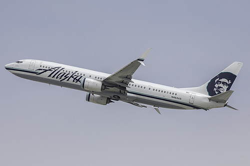 Alaska Airlines Boeing 737-900ER N464AS at Los Angeles International Airport (KLAX/LAX)