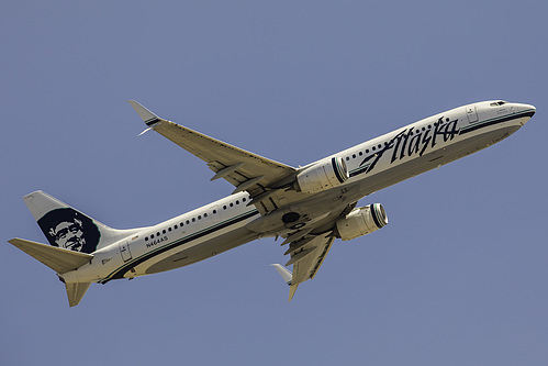 Alaska Airlines Boeing 737-900ER N464AS at Los Angeles International Airport (KLAX/LAX)