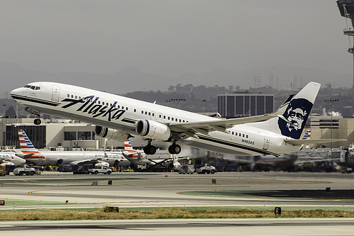 Alaska Airlines Boeing 737-900ER N483AS at Los Angeles International Airport (KLAX/LAX)