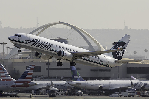 Alaska Airlines Boeing 737-800 N520AS at Los Angeles International Airport (KLAX/LAX)