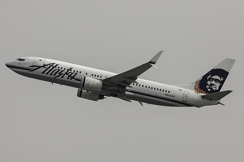 Alaska Airlines Boeing 737-800 N532AS at Los Angeles International Airport (KLAX/LAX)