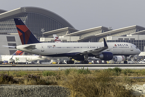 Delta Air Lines Boeing 757-200 N535US at Los Angeles International Airport (KLAX/LAX) Delta Air Lines Boeing 757-200 N535US at Los Angeles International Airport (KLAX/LAX)